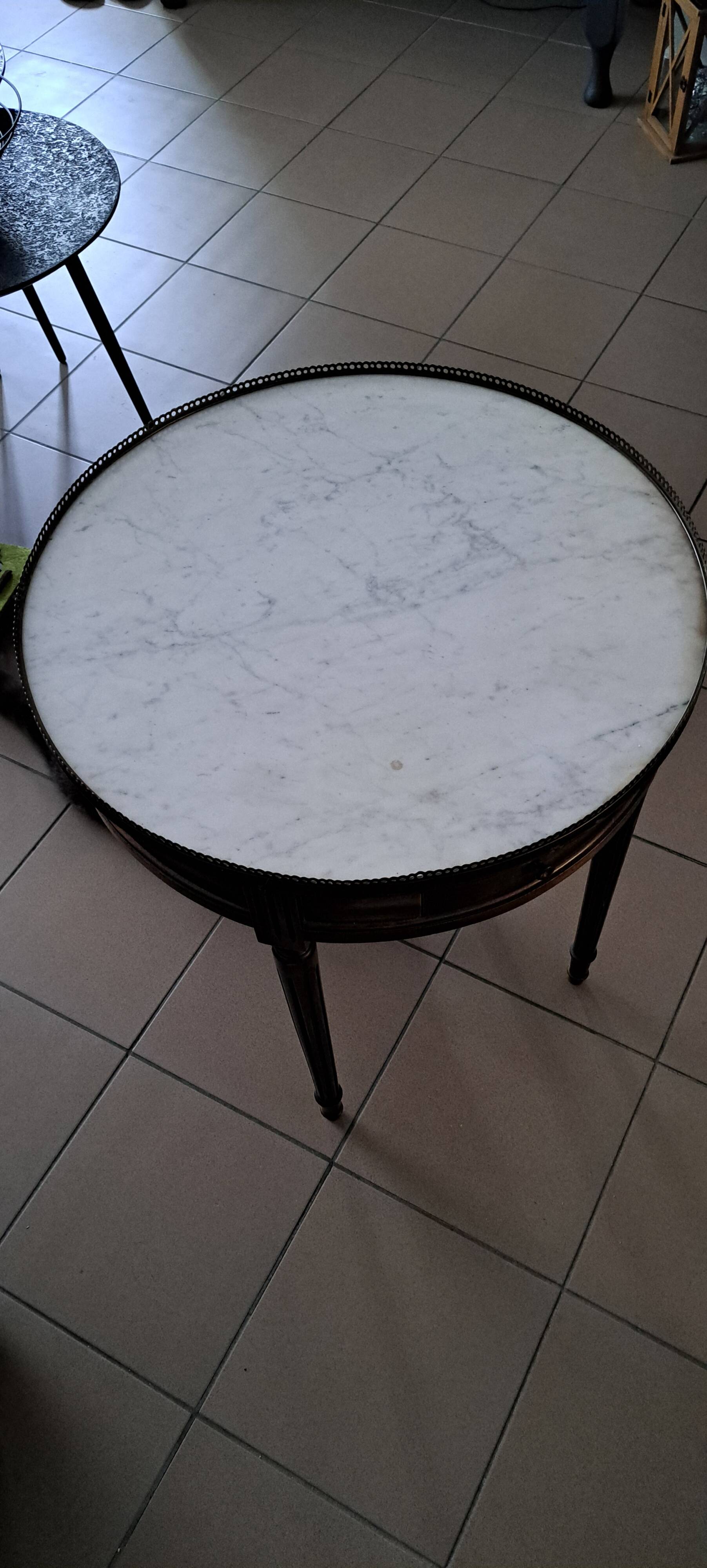 Table bouillotte, guéridon de style Louis XVI en marbre et laiton