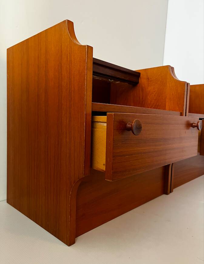 Paire de tables de chevet en teck