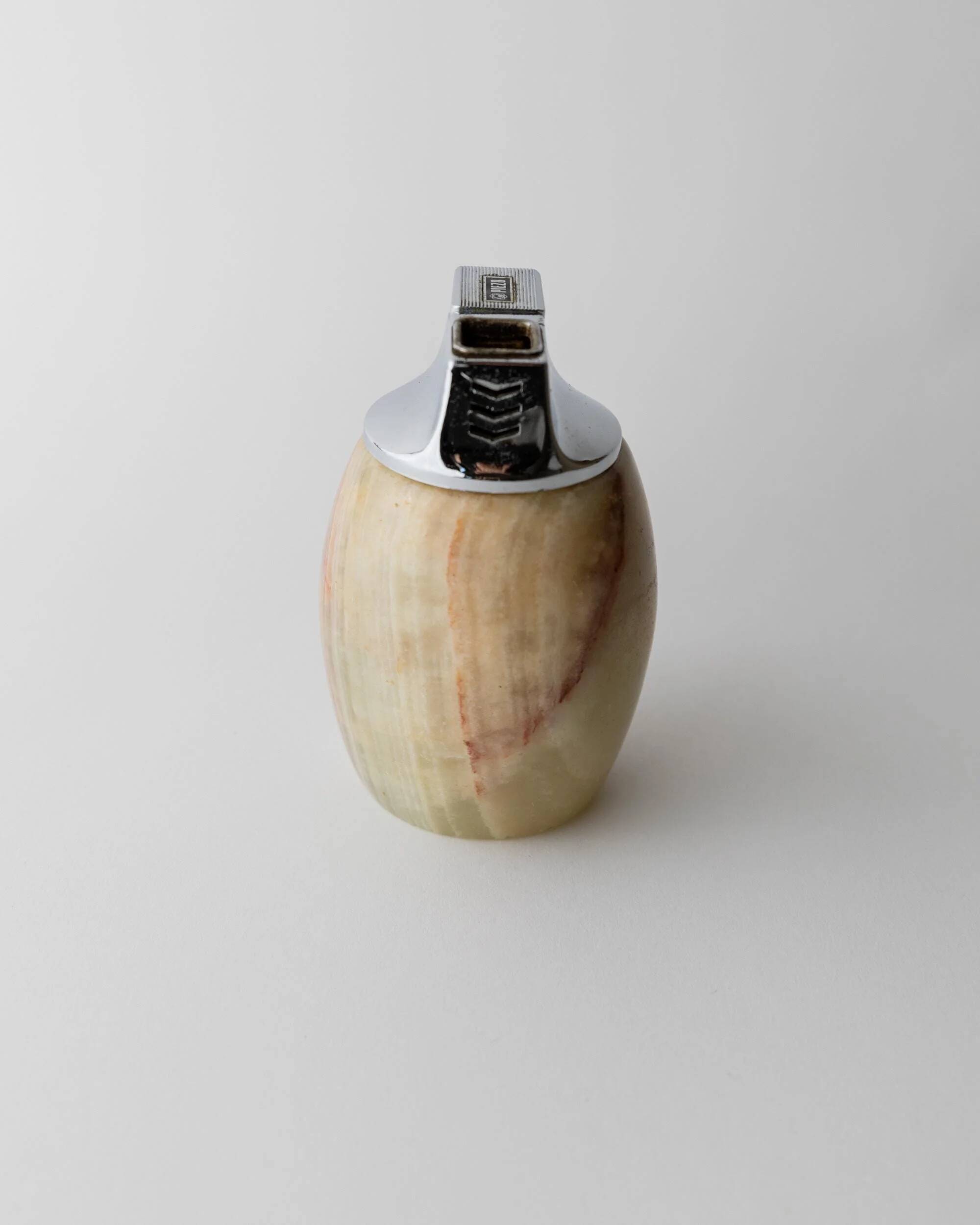 Vintage table lighter in alabaster from the 1960s, Piezo Italy, green beige stone.