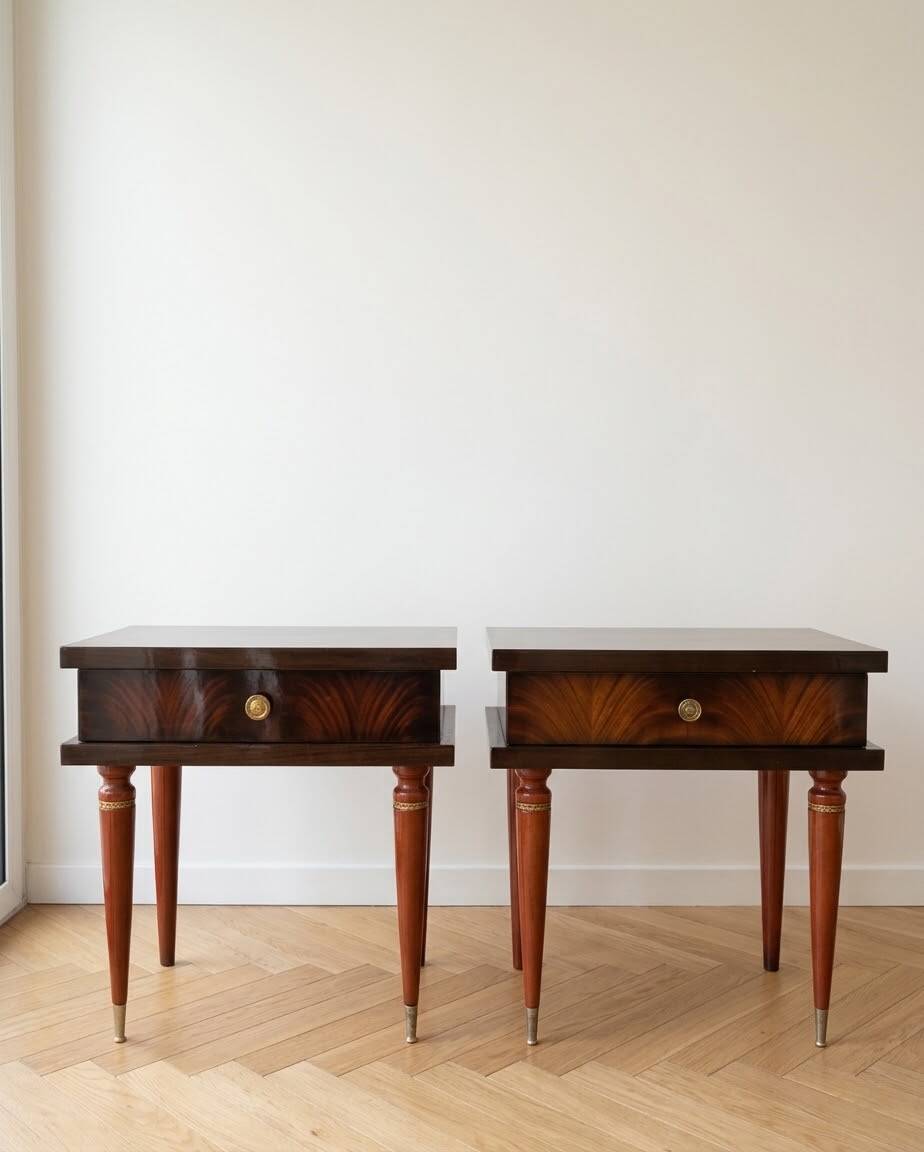 Paire de tables de chevet style Empire en bois foncé