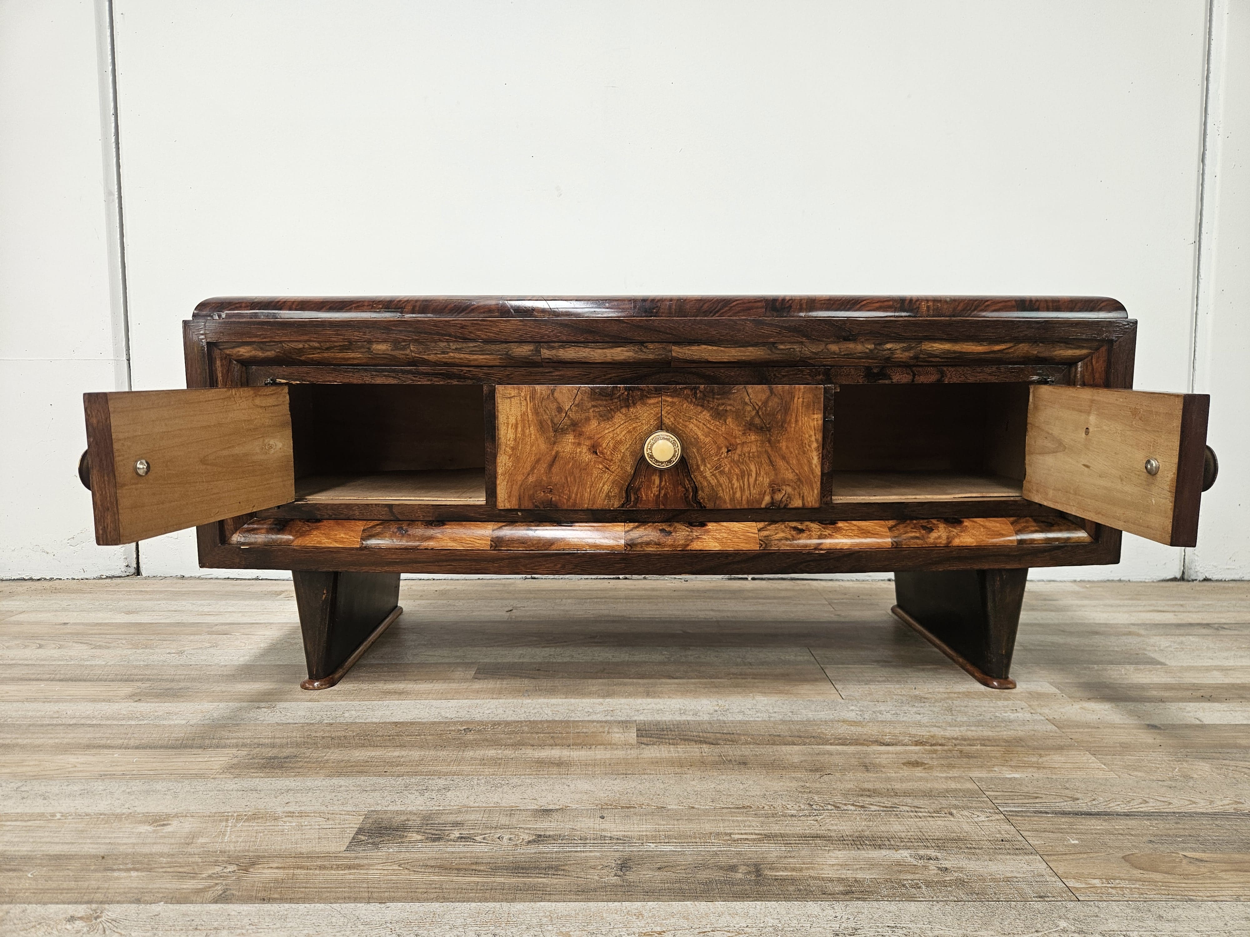 Tuscan Art Decò dressing table from the 1940s in walnut burl