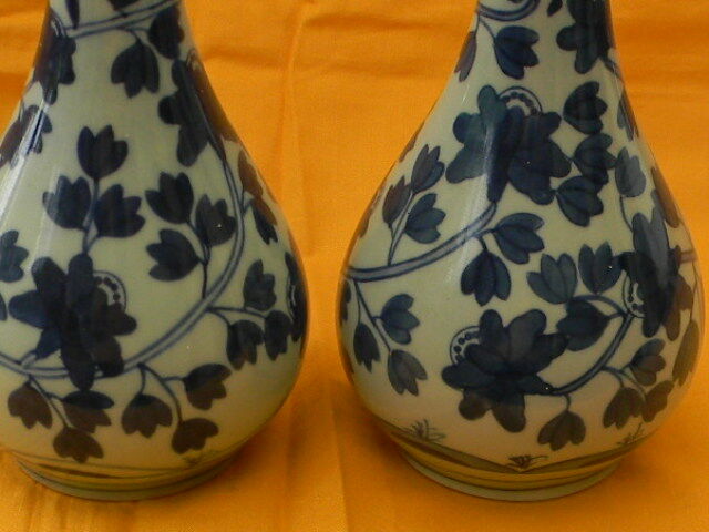 Pair of Asian porcelain vases. Blue décor.