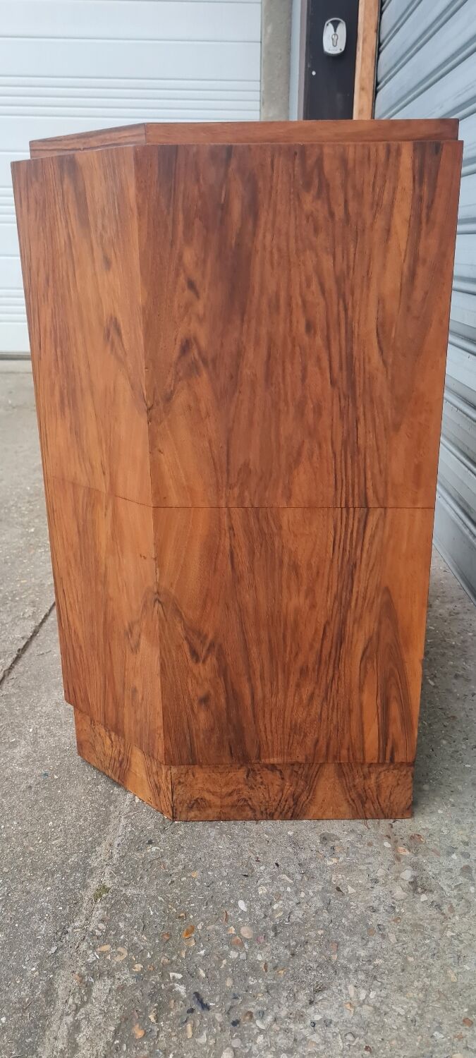 Art deco chest of drawers in walnut from the 30s