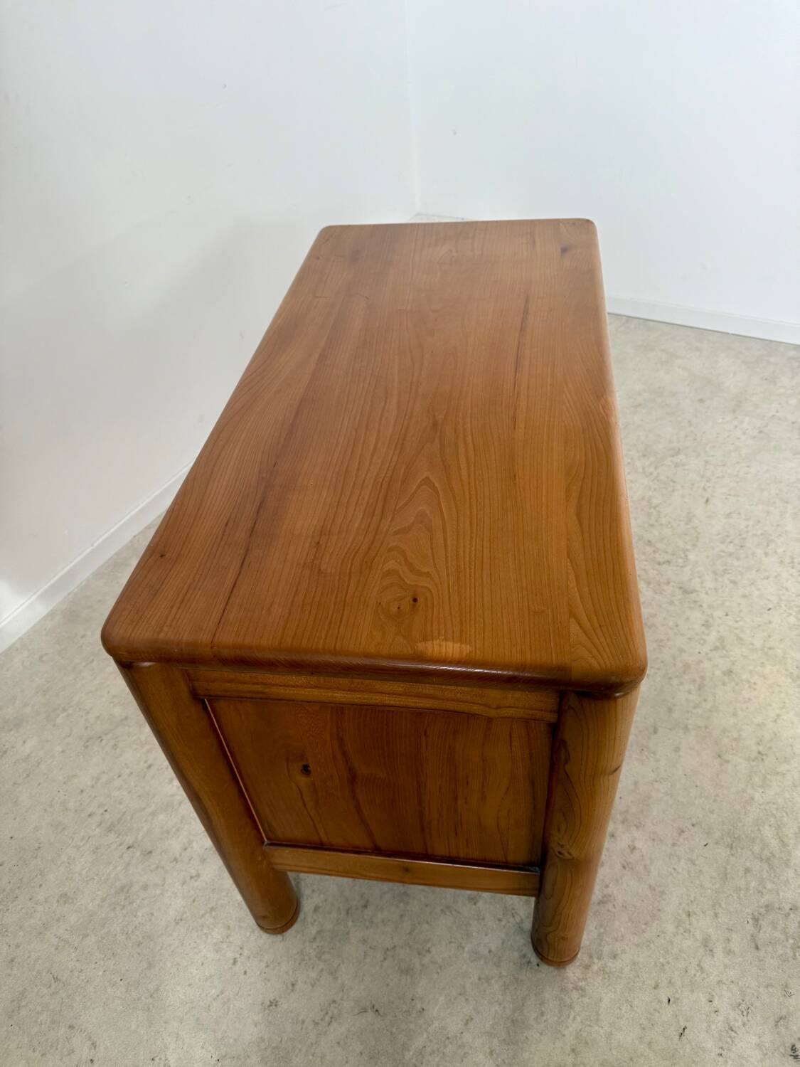 Antique solid elm chest of drawers, French design from the 60s, Maison Regain vintage