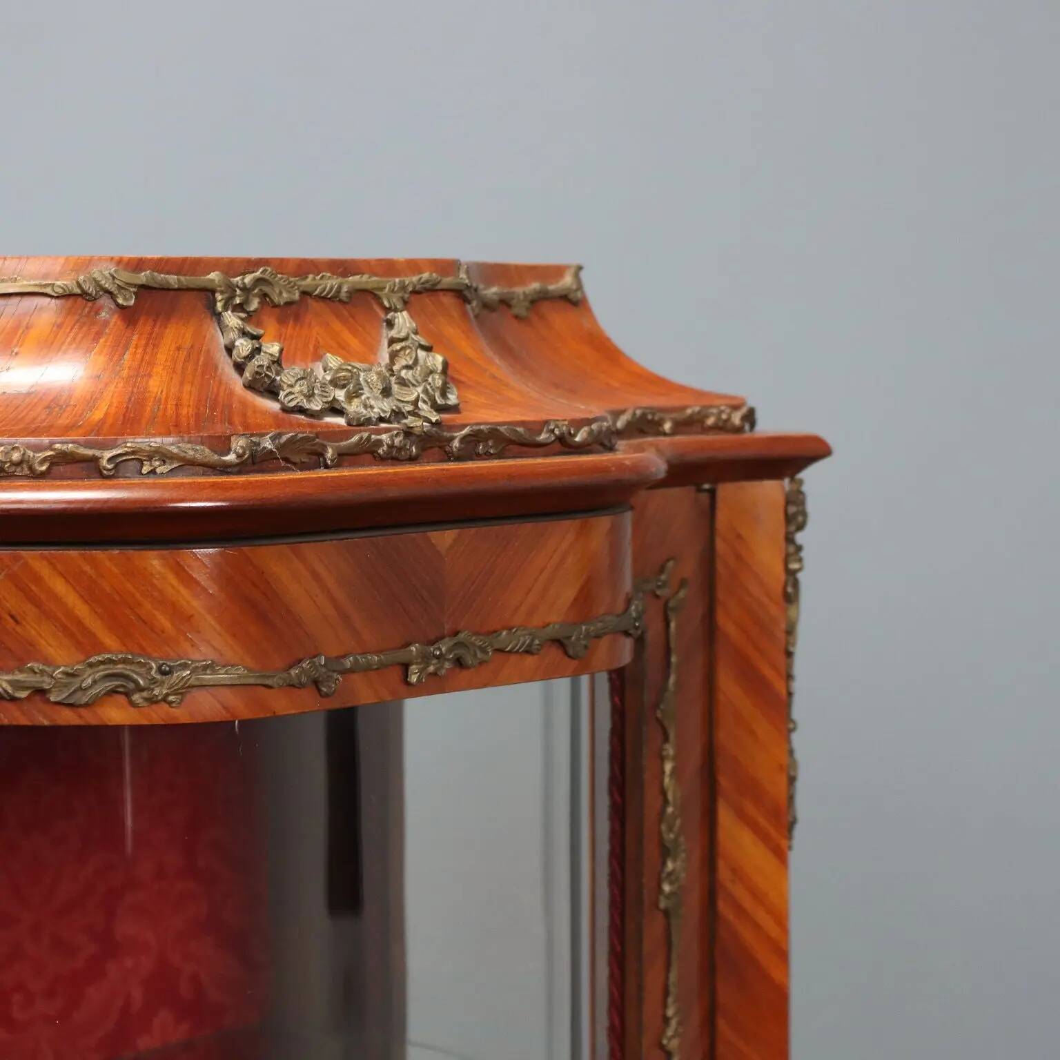 Antique rosewood display cabinet, baroque style, Italy, 20th century.