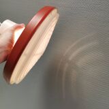 Lampe à suspension des années 70, métal laqué rouge avec plateau en plastique dur