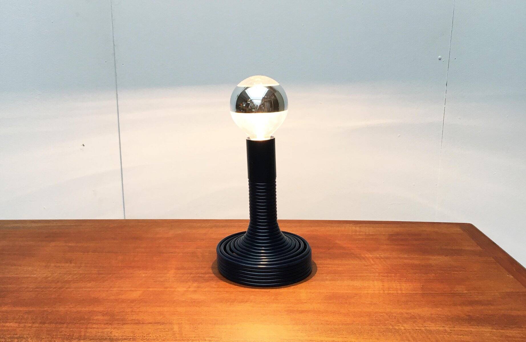 Lampe de table Spirale de l’ère spatiale italienne par Angelo Mangiarotti pour Candle