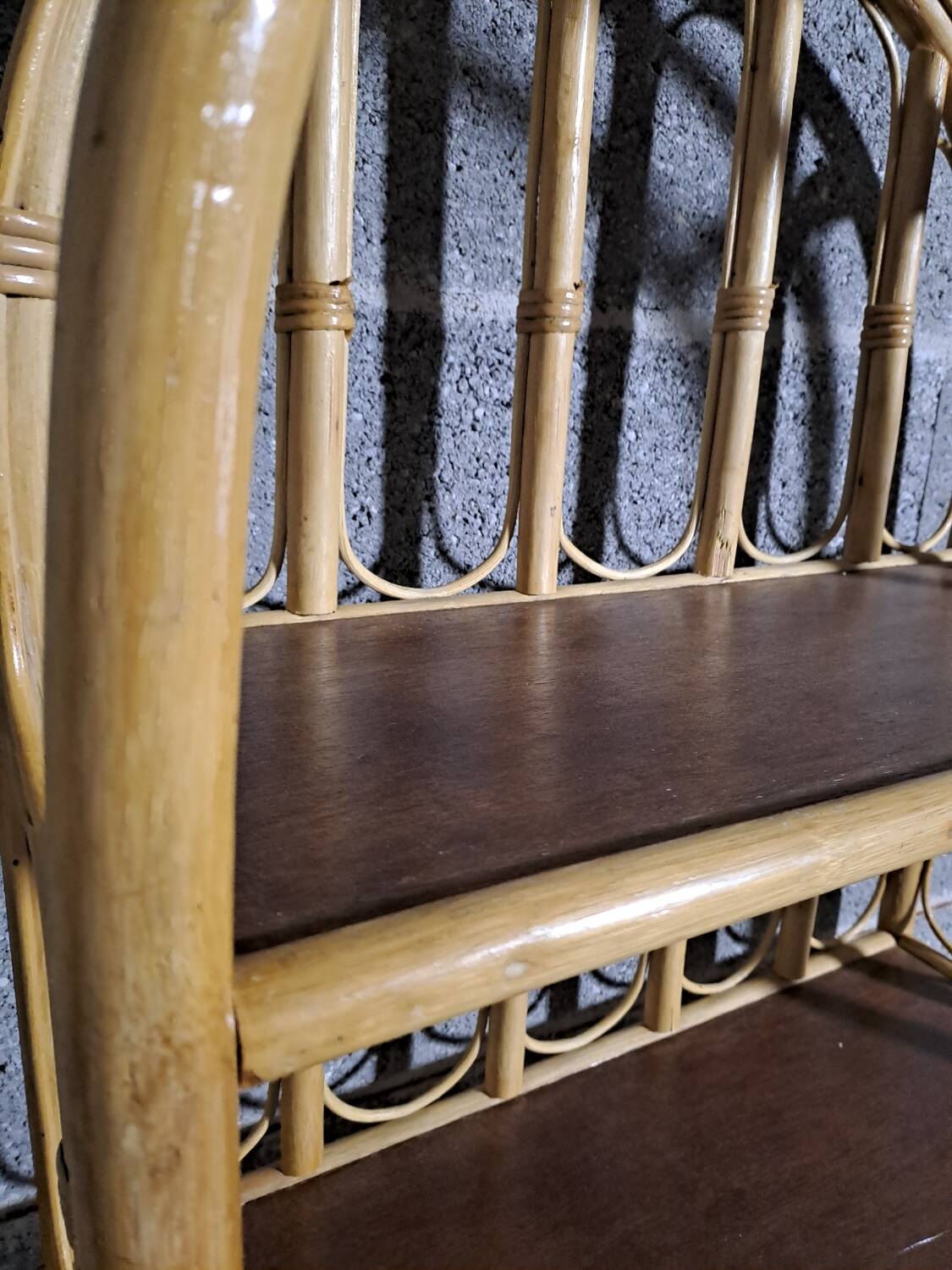 Étagère en rotin