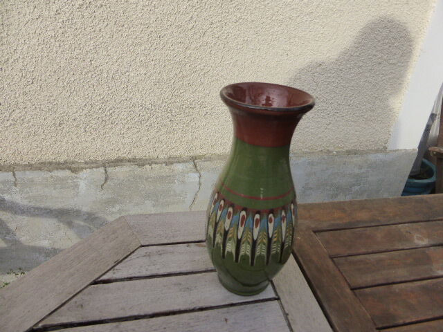 Original vintage 1970s folk vase.