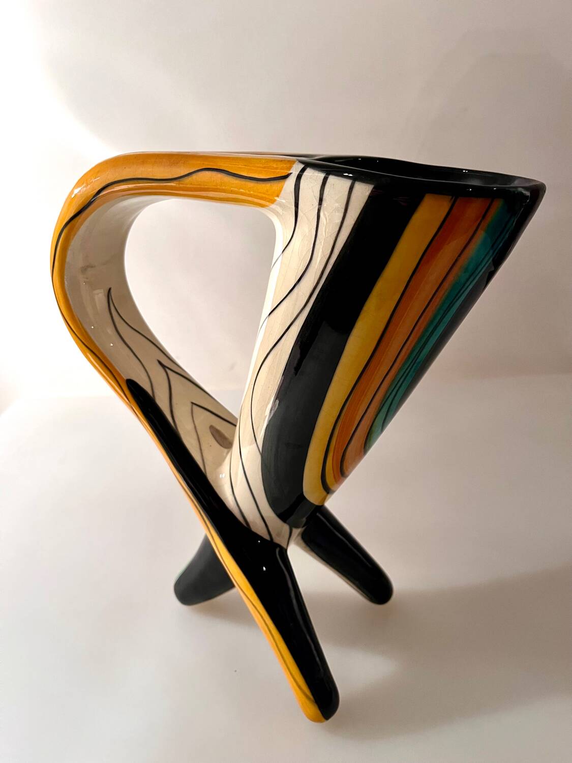 vase tripode vintage signé Vallauris