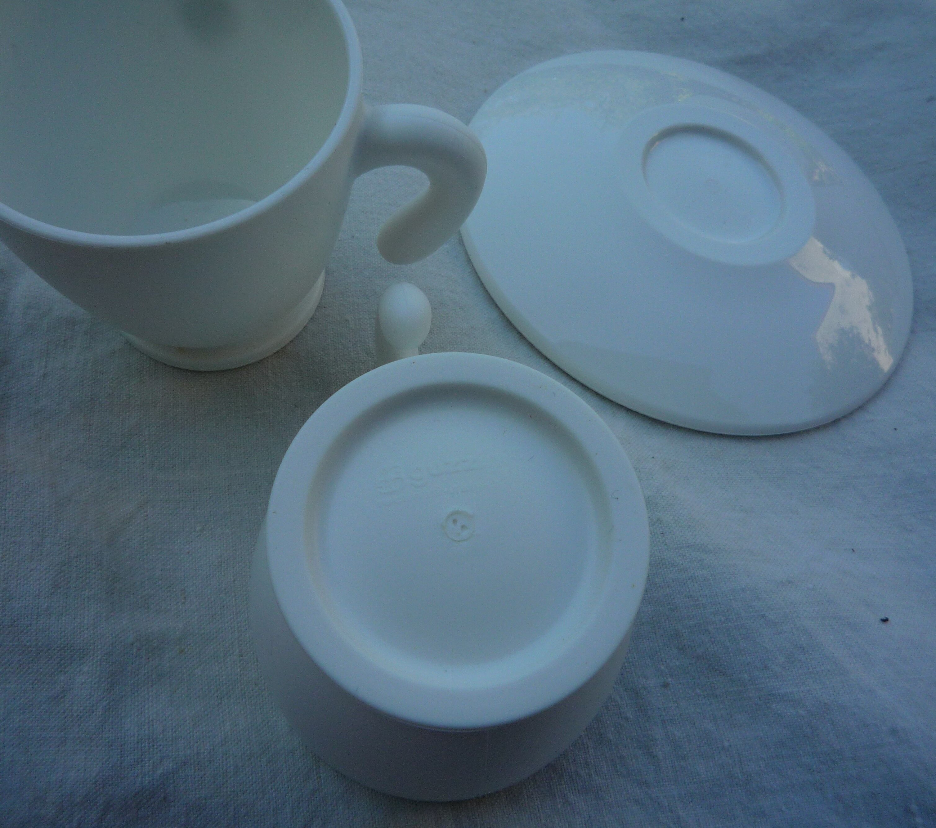Set of Guzzini cups in white plastic, Italian design