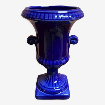 Vase trophée ornemental en forme d’urne bleu cobalt ou raboteuse, céramique émaillée fabriquée en Italie