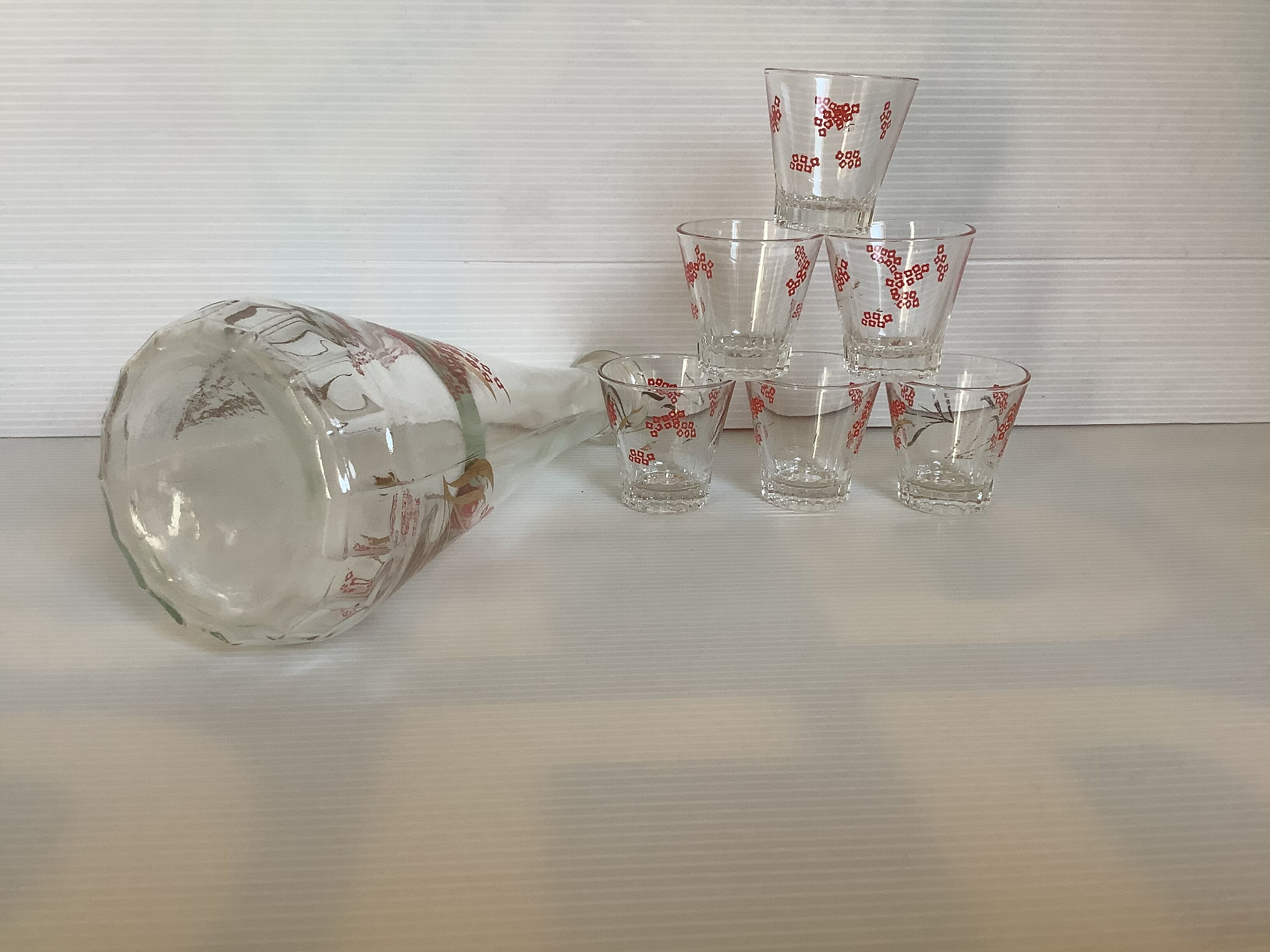 Carafe and 6 matching glasses in red and gold.