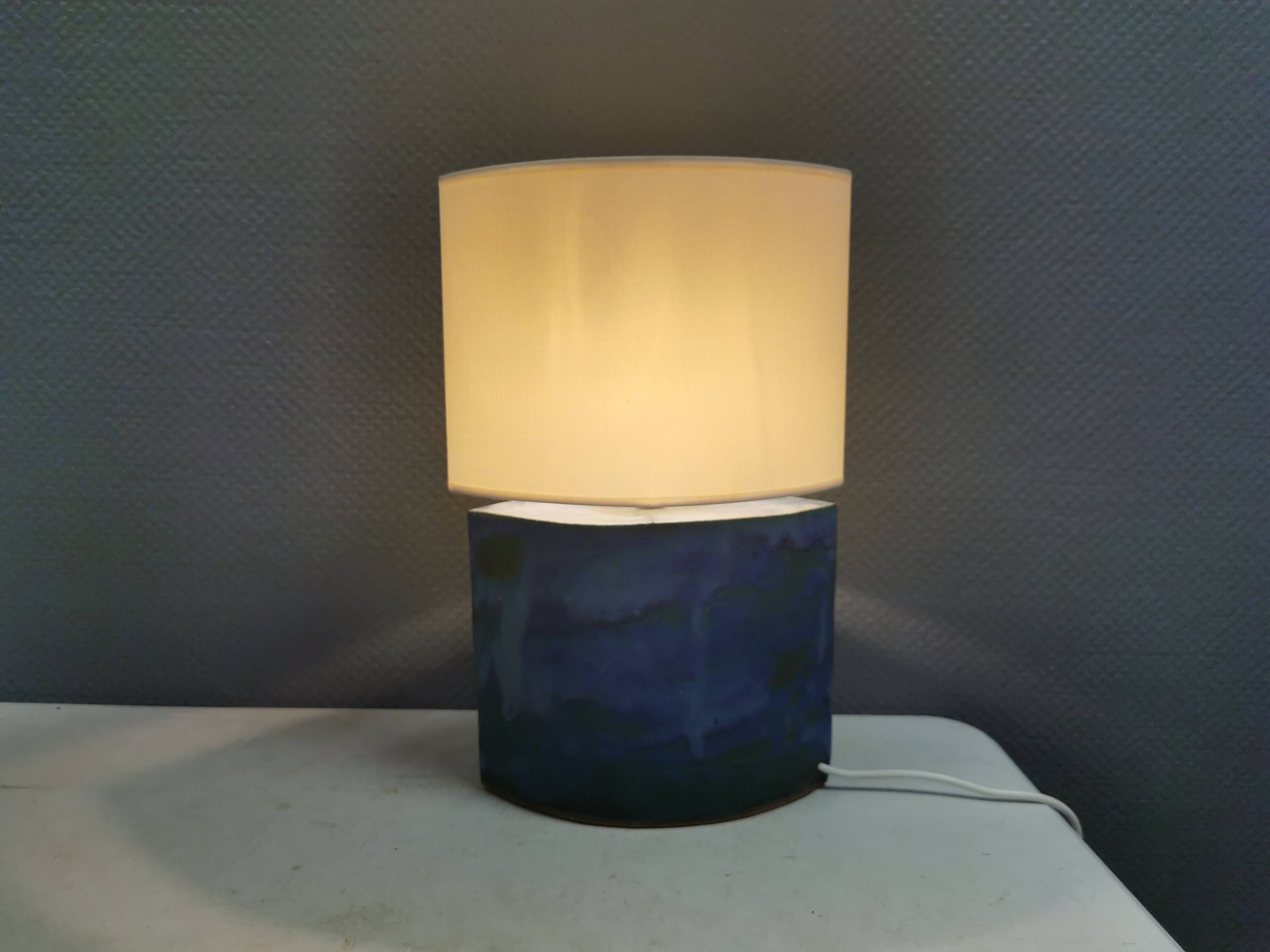 Sculptural table lamp in blue glaze with an abstract expression.