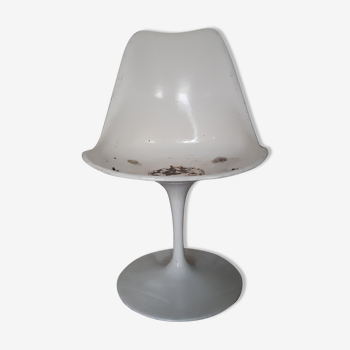 Chair by Eero Saarinen, Knoll edition