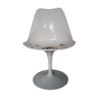 Chair by Eero Saarinen, Knoll edition