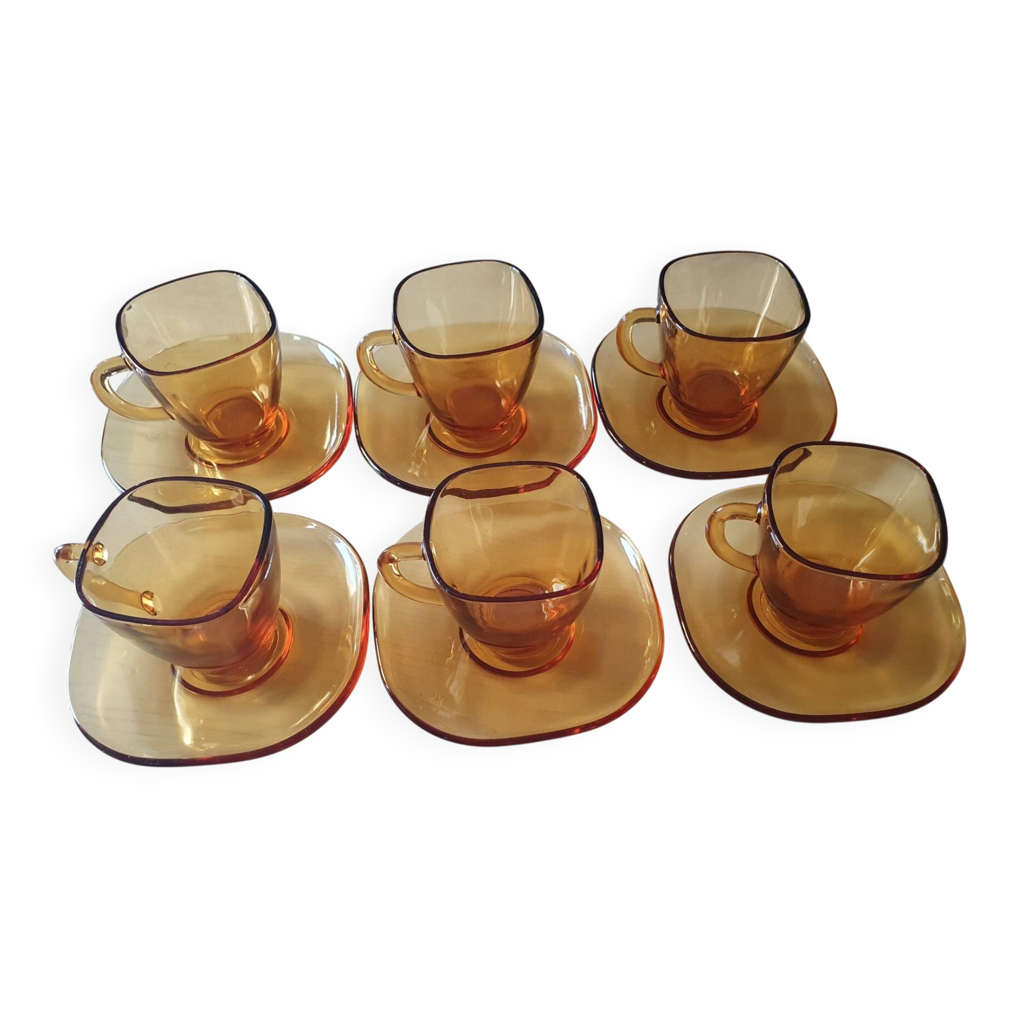Service of 6 cups and saucers in amber glass.