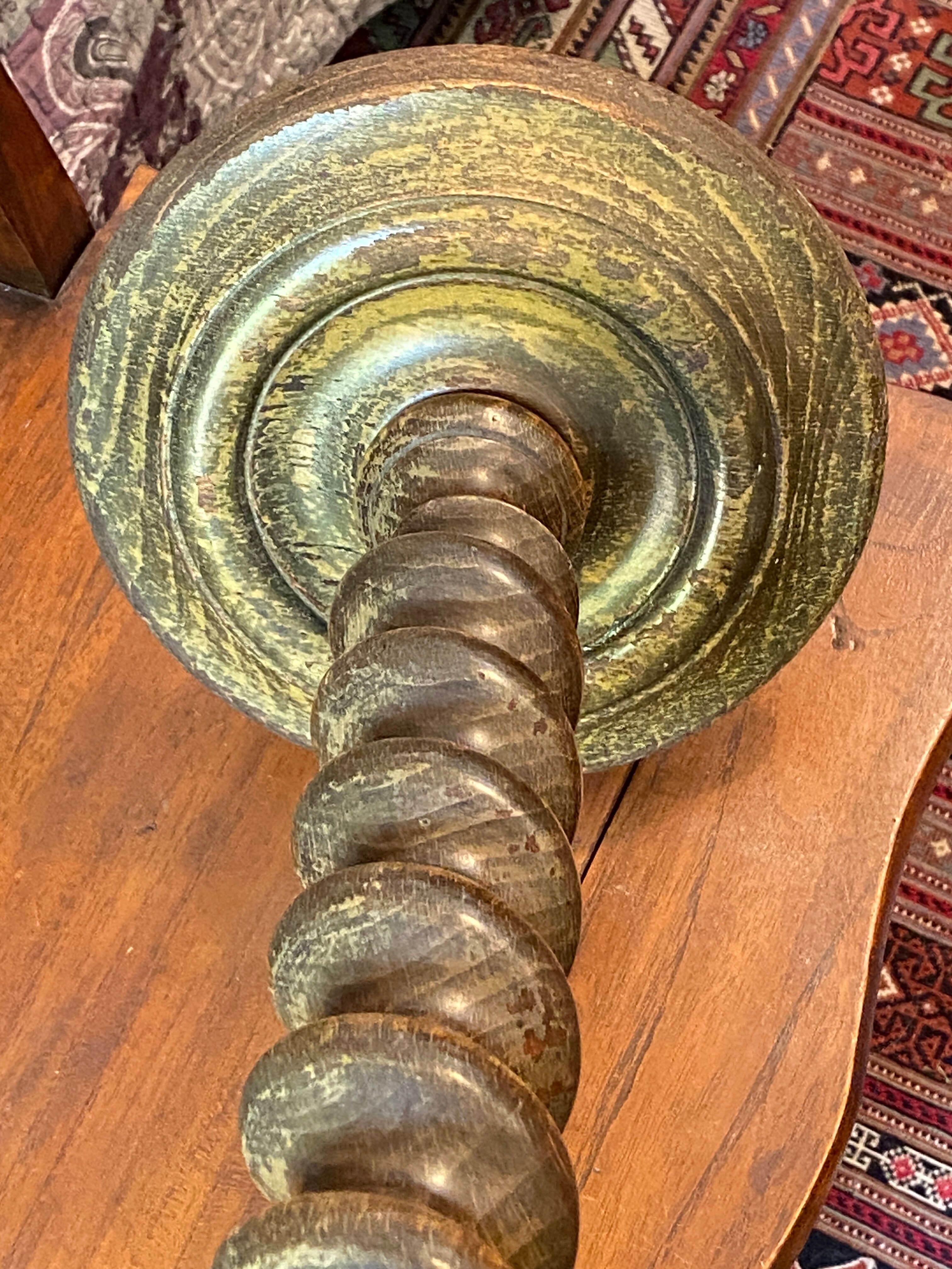 Colonne en bois touné