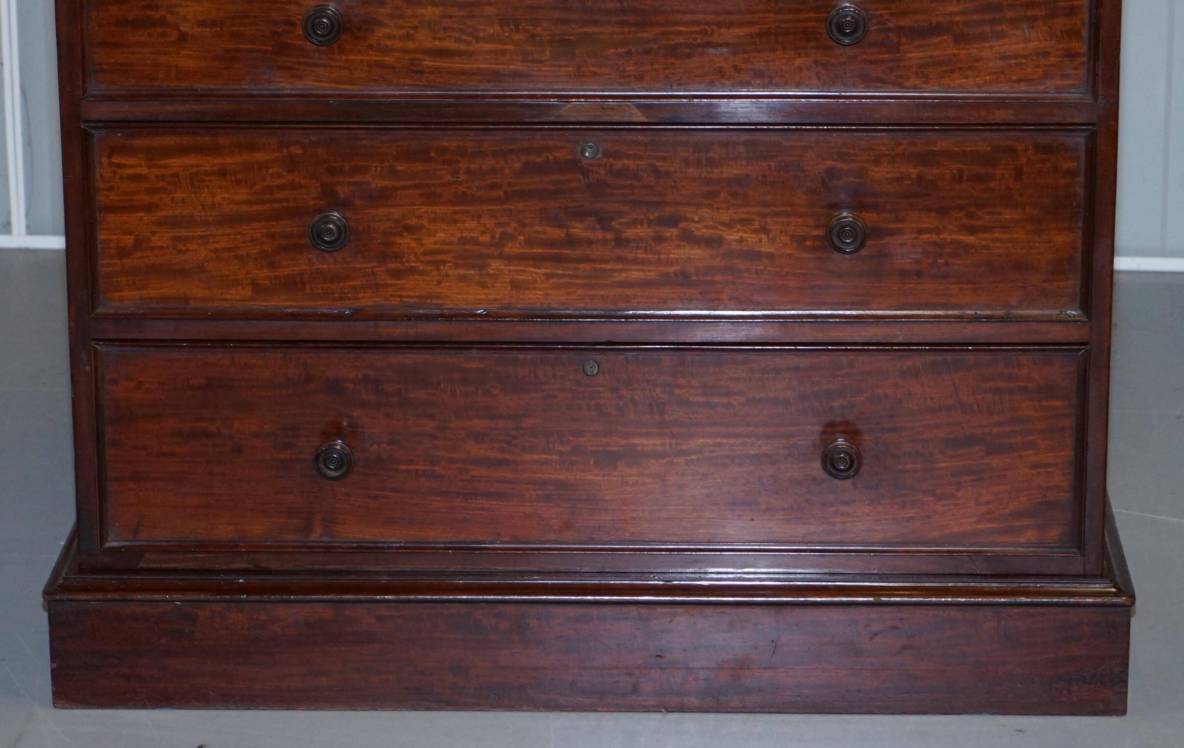 Commode circa 1760 Thomas Wilson in hardwood.