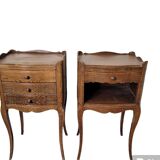 Paire de tables de chevet style Louis XV en chêne