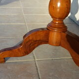 Round table in Walnut XIX