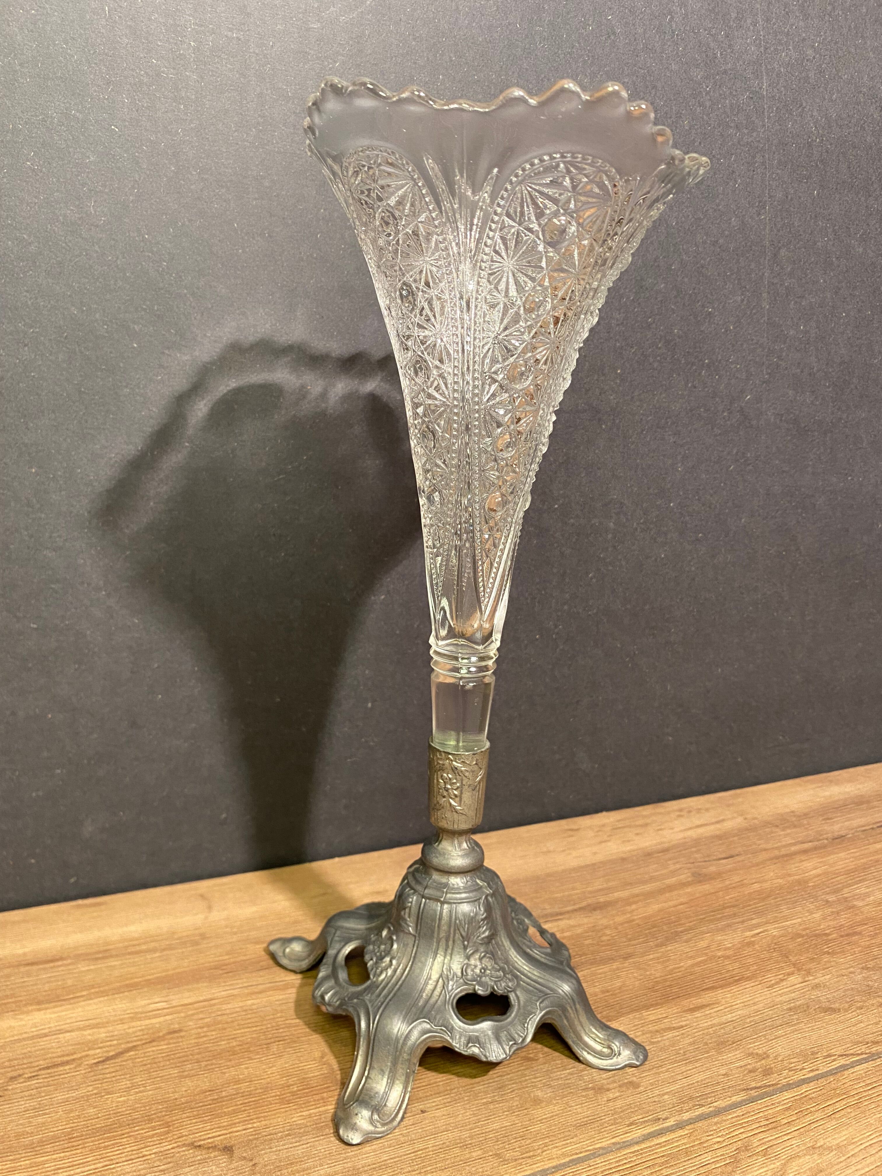 Cone vase, cut crystal bouquet (most certainly Baccarat, Saint Louis ...)