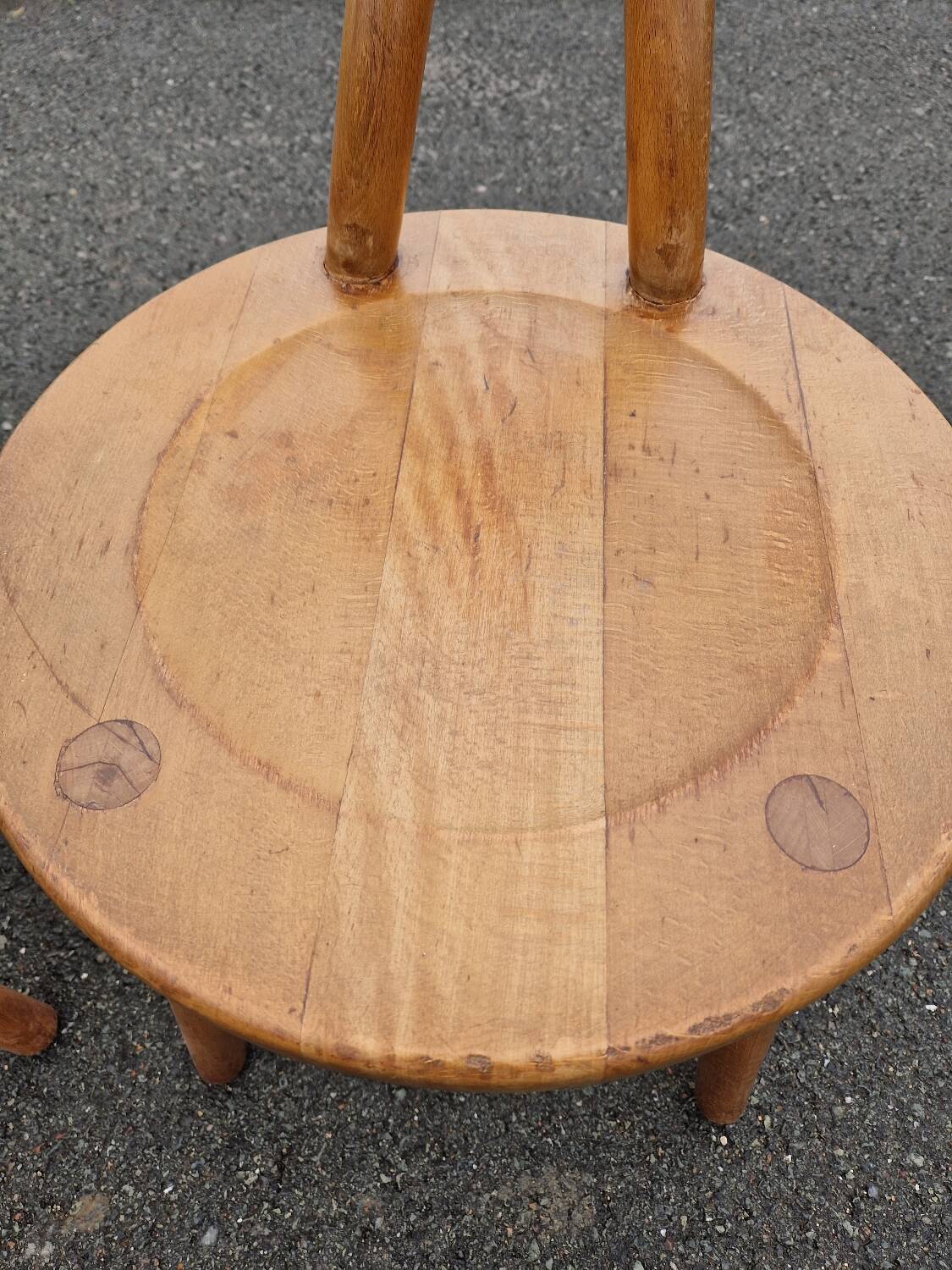 Set of 4 solid organic chairs
