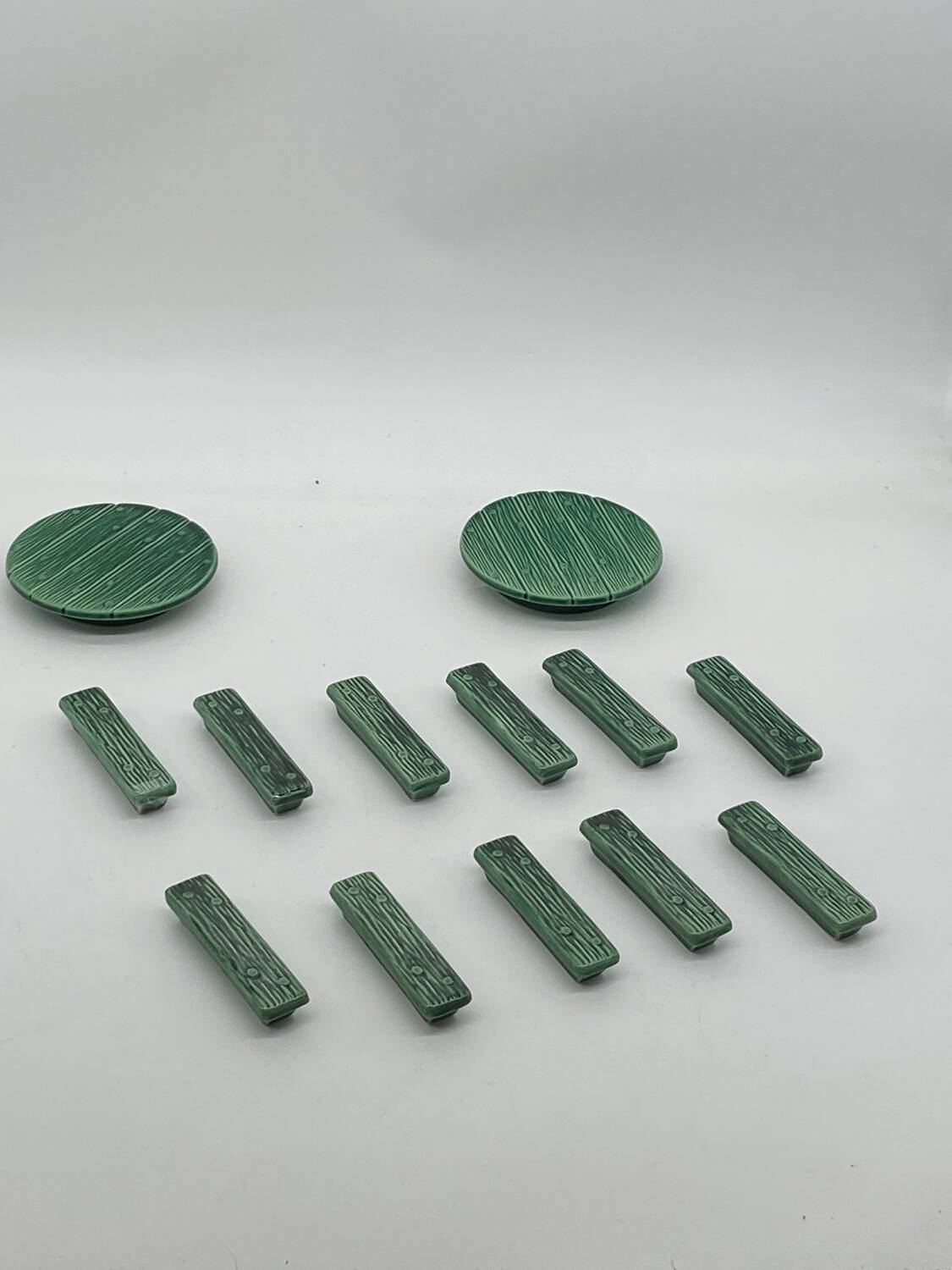 Knife holder/bottle rest service green ceramic wooden board