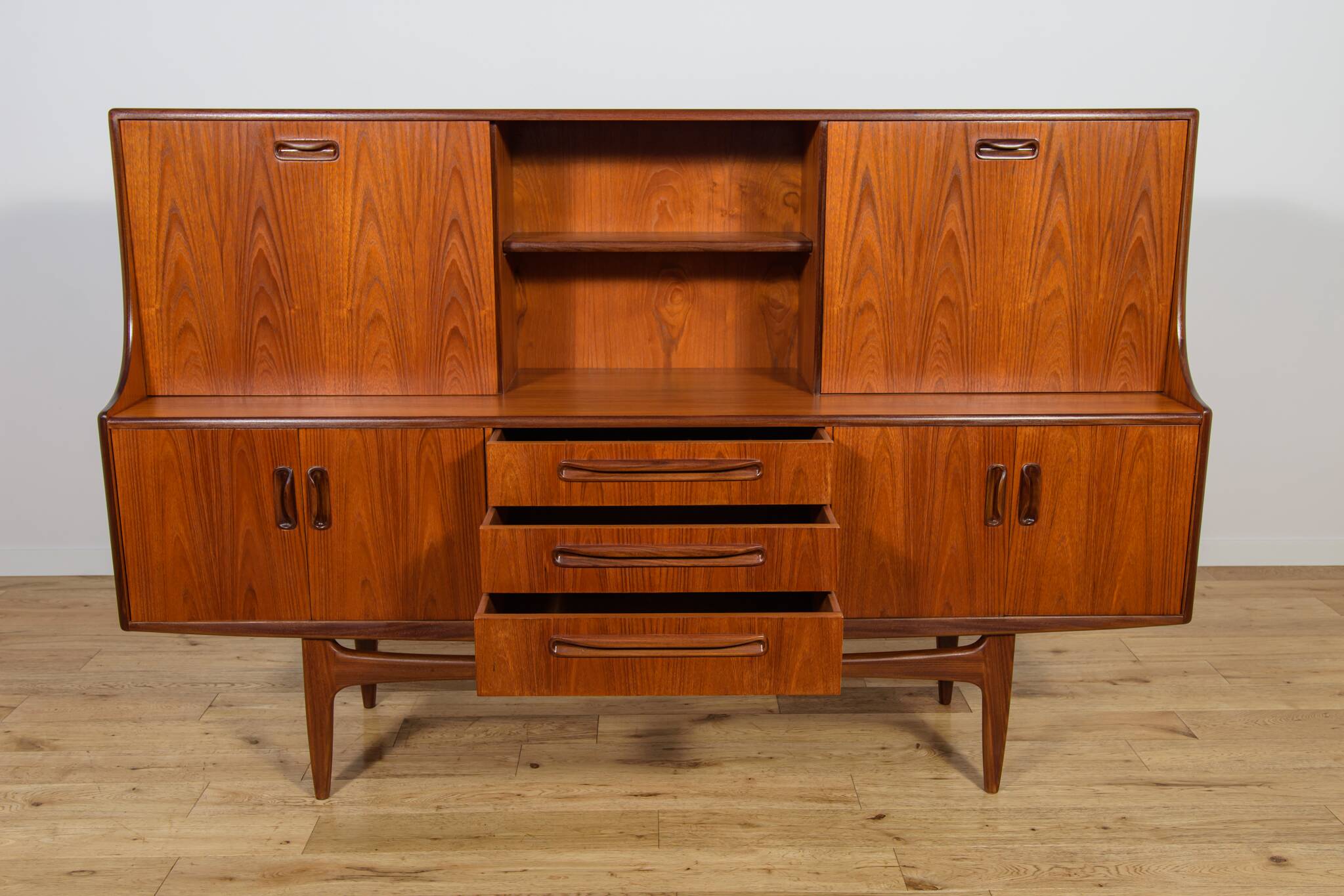 Mid-century model Fresco sideboard in teak by Victor Wilkins for G-Plan, United Kingdom, 1960s