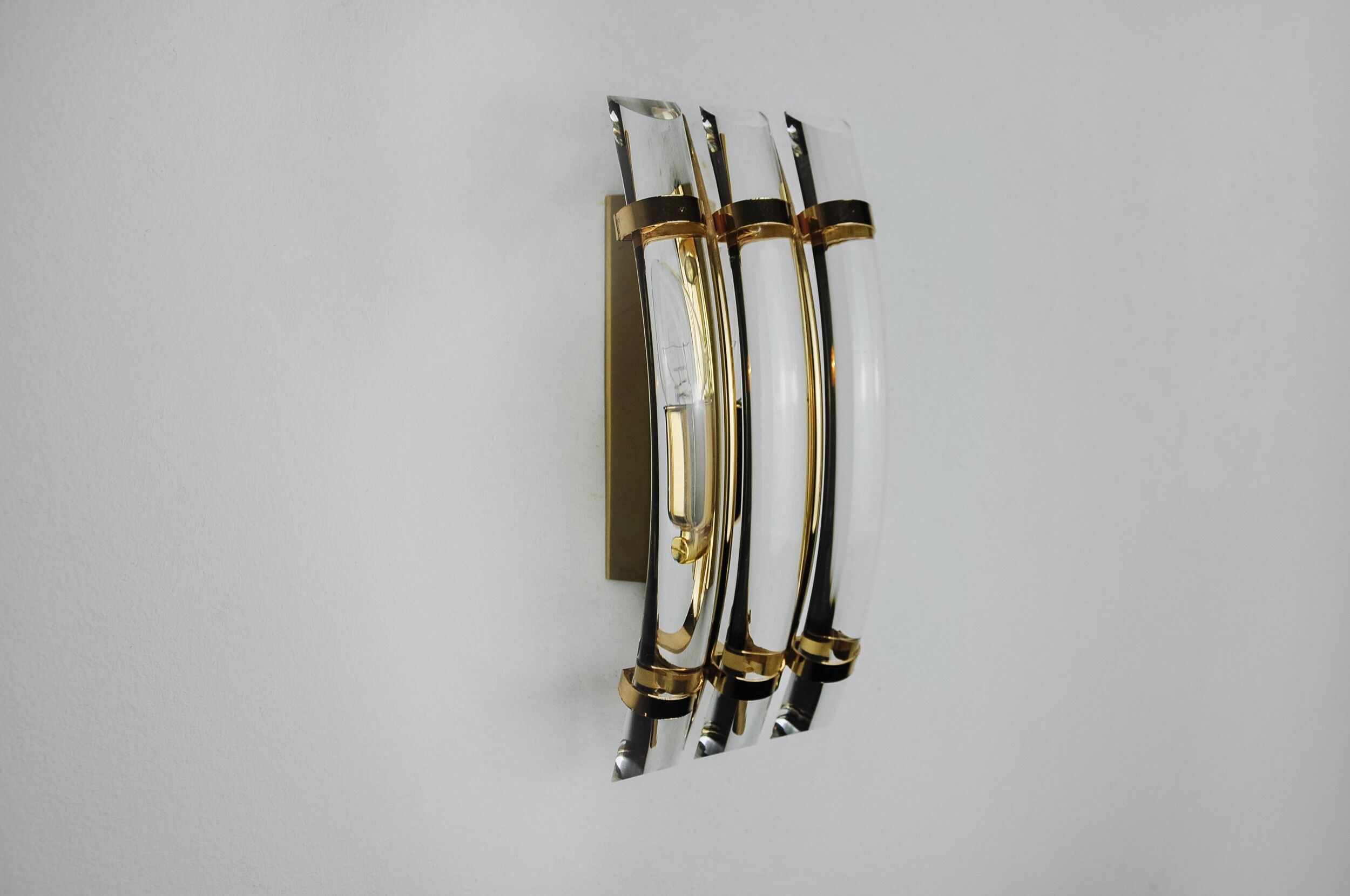 Venini wall lamp, half-moon curved glass, murano, italy, 1970