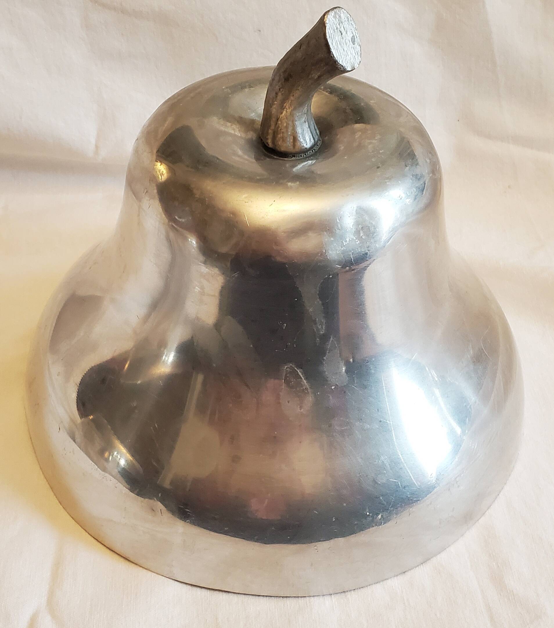 Old vintage 1970s aluminum ice bucket pear