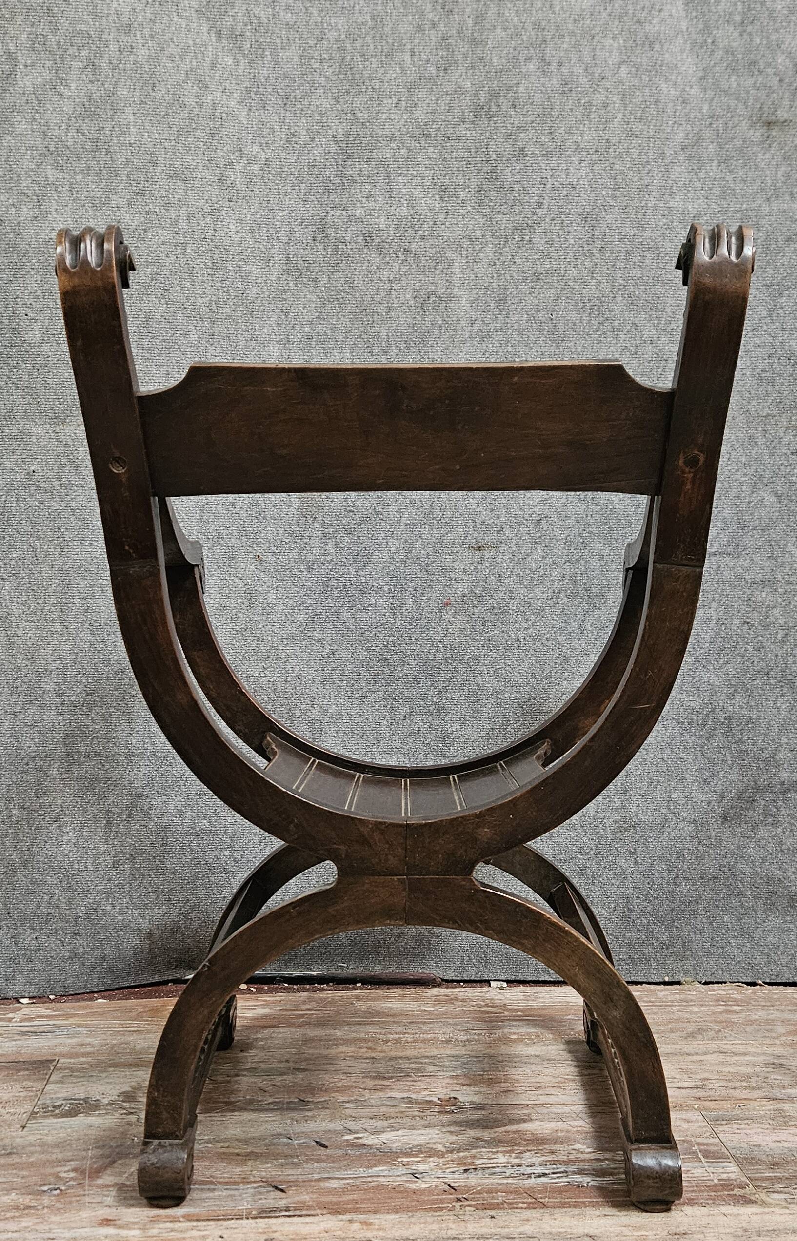 Antique curule chair in carved wood – Renaissance / Savonarole style