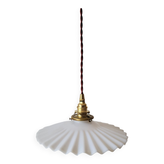 Pleated opaline suspension