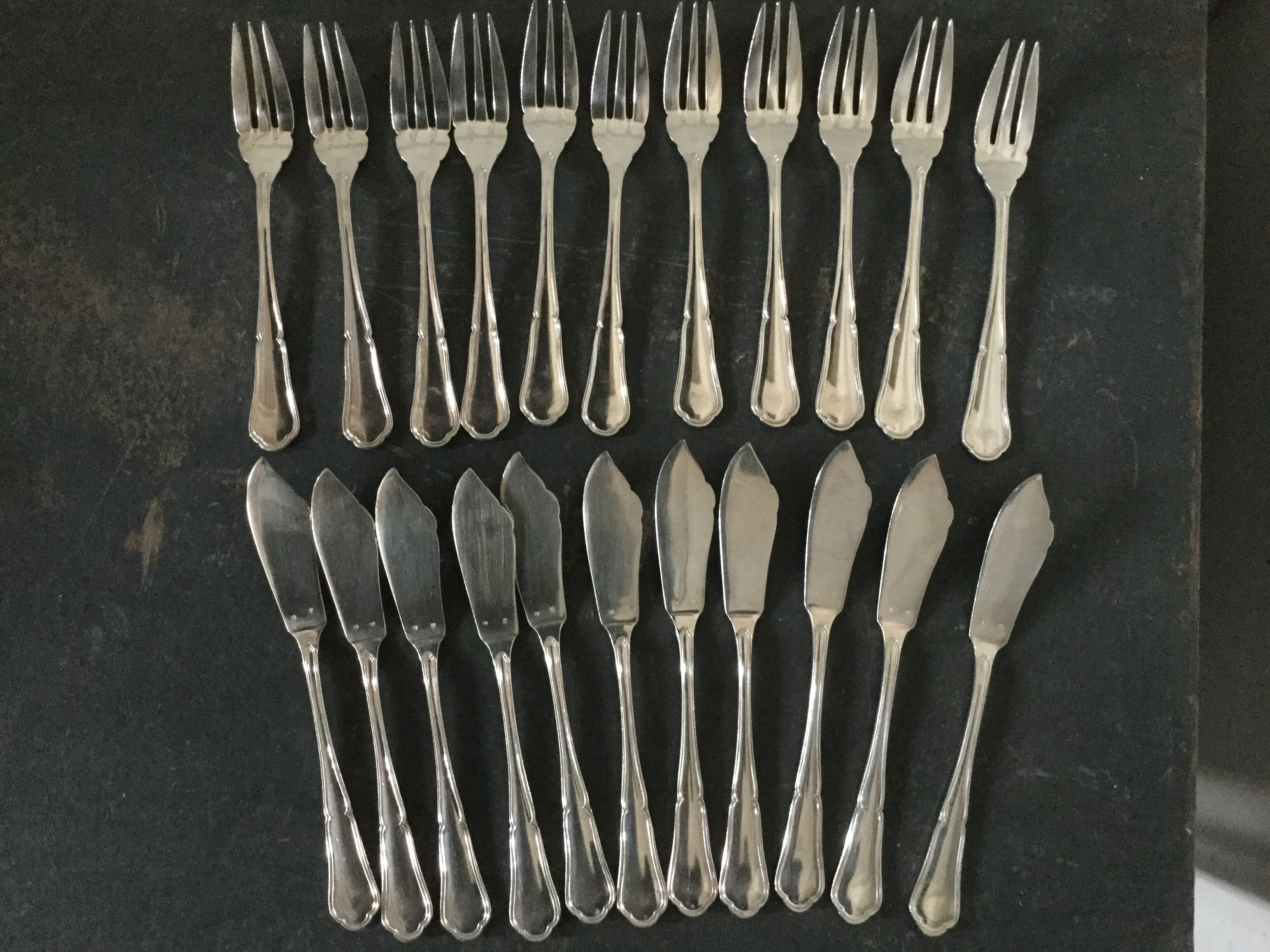 1 batch of 12 silver metal fish cutlery