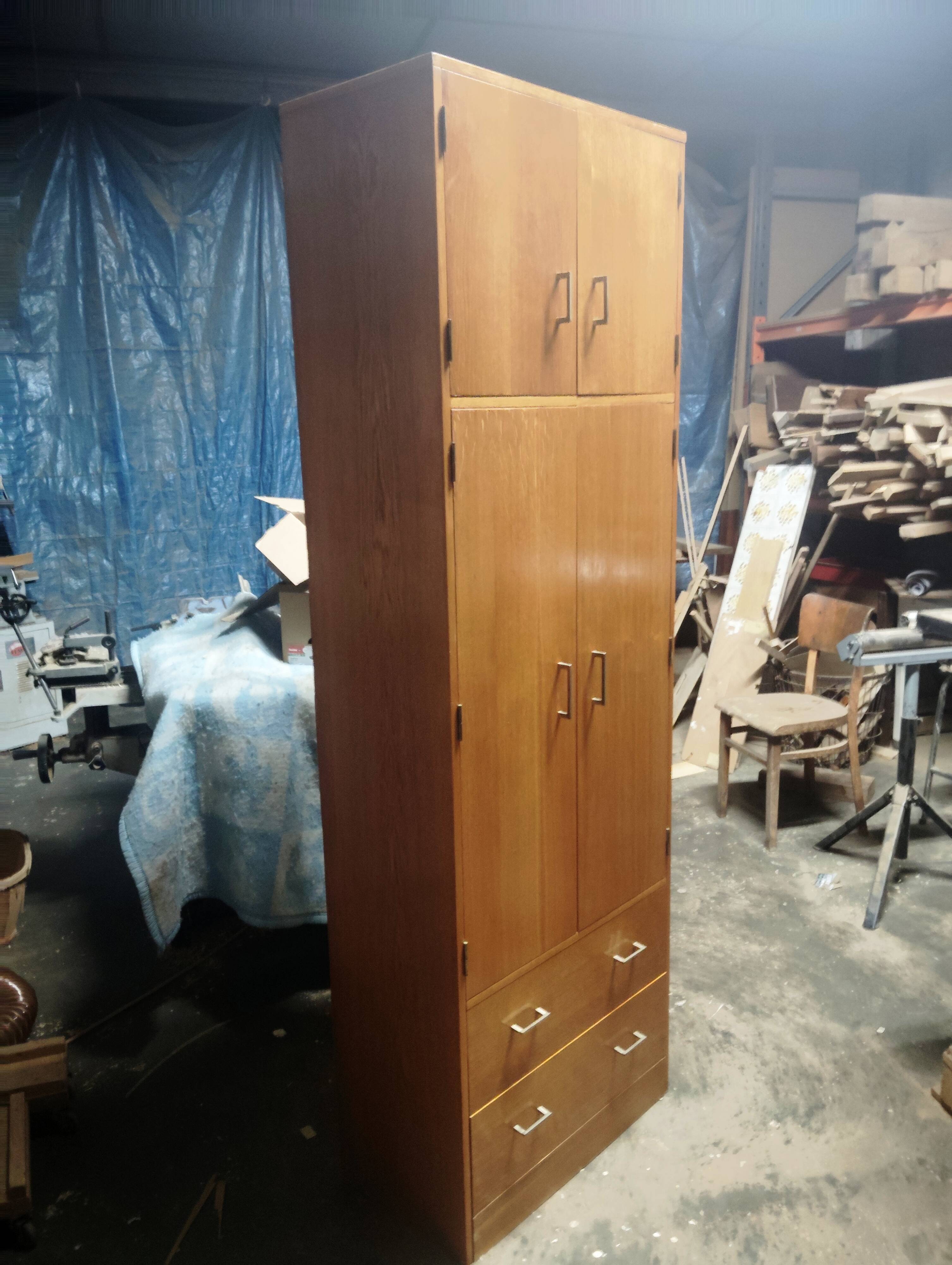Armoire années 60 vintage faible largeur