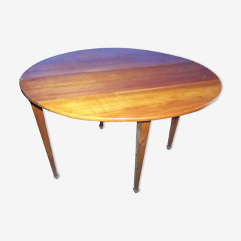 Round table that can be put in half moon