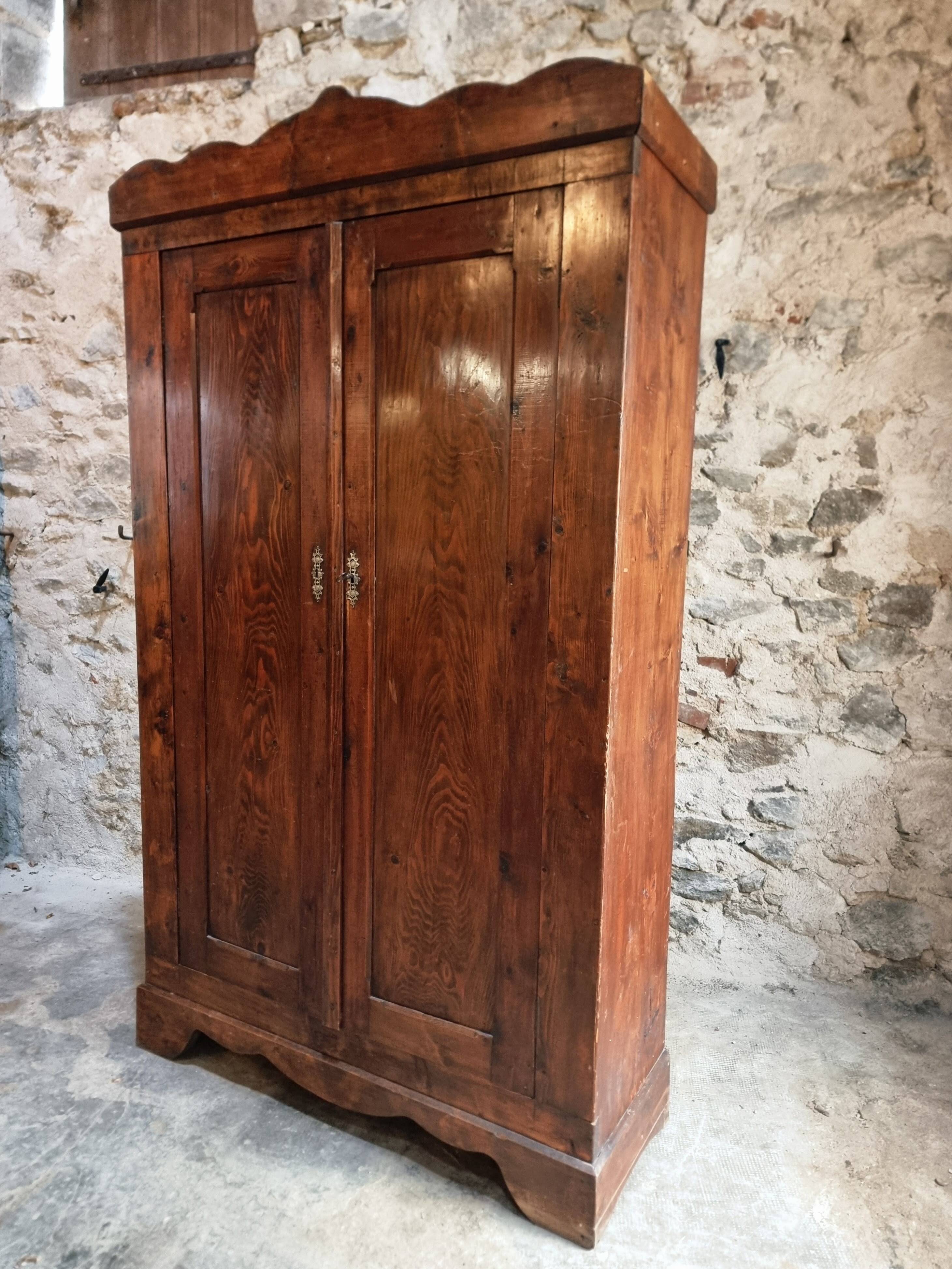 Antique French pine bonnetière – rustic country wardrobe – circa 1900–1920