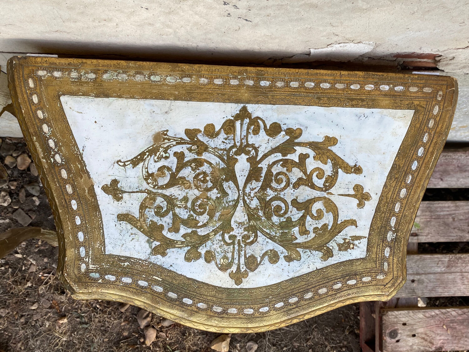 Pairs of Florentine bedside tables in gilded wood.
