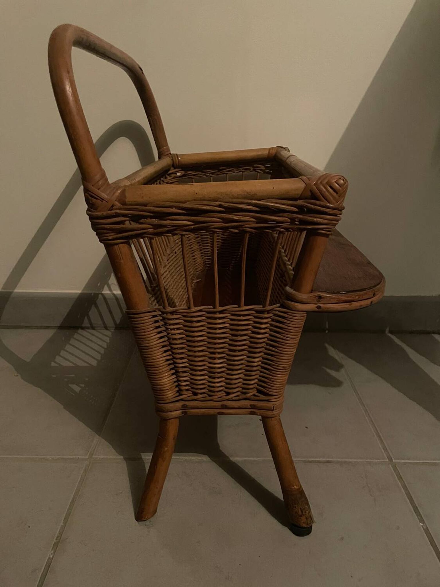 Vintage rattan magazine rack with side shelf - Bohemian style
