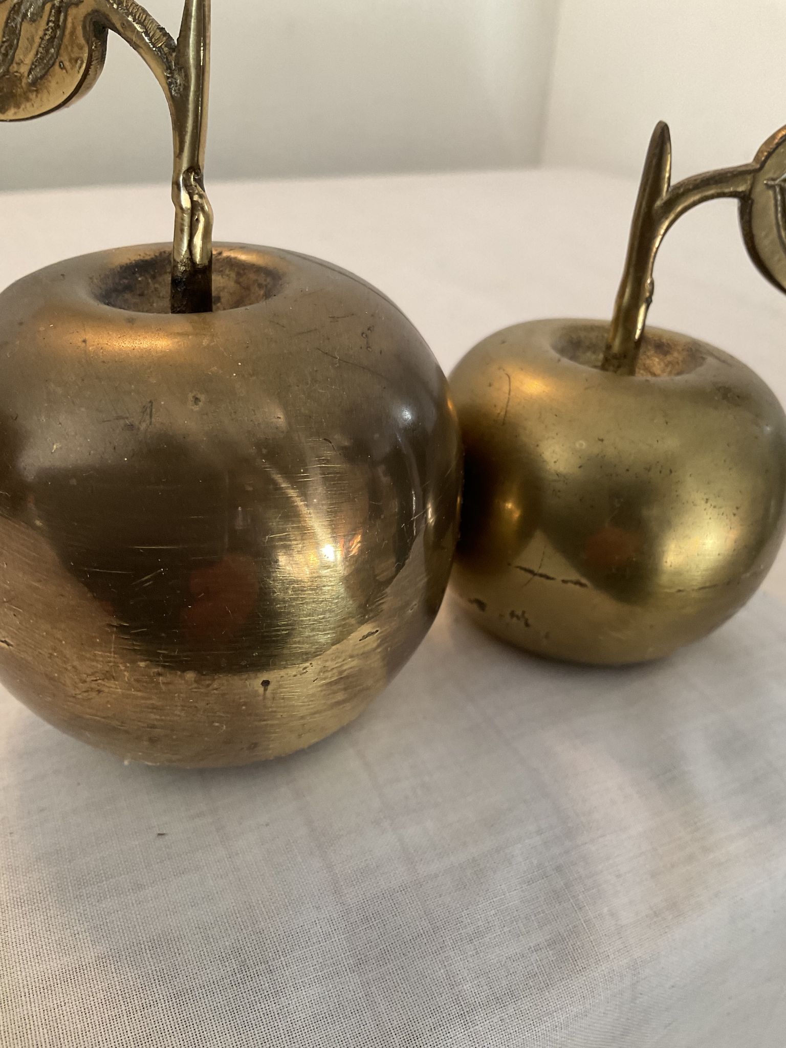 Duo of bronze apples vintage paperpress from the 60s-70s
