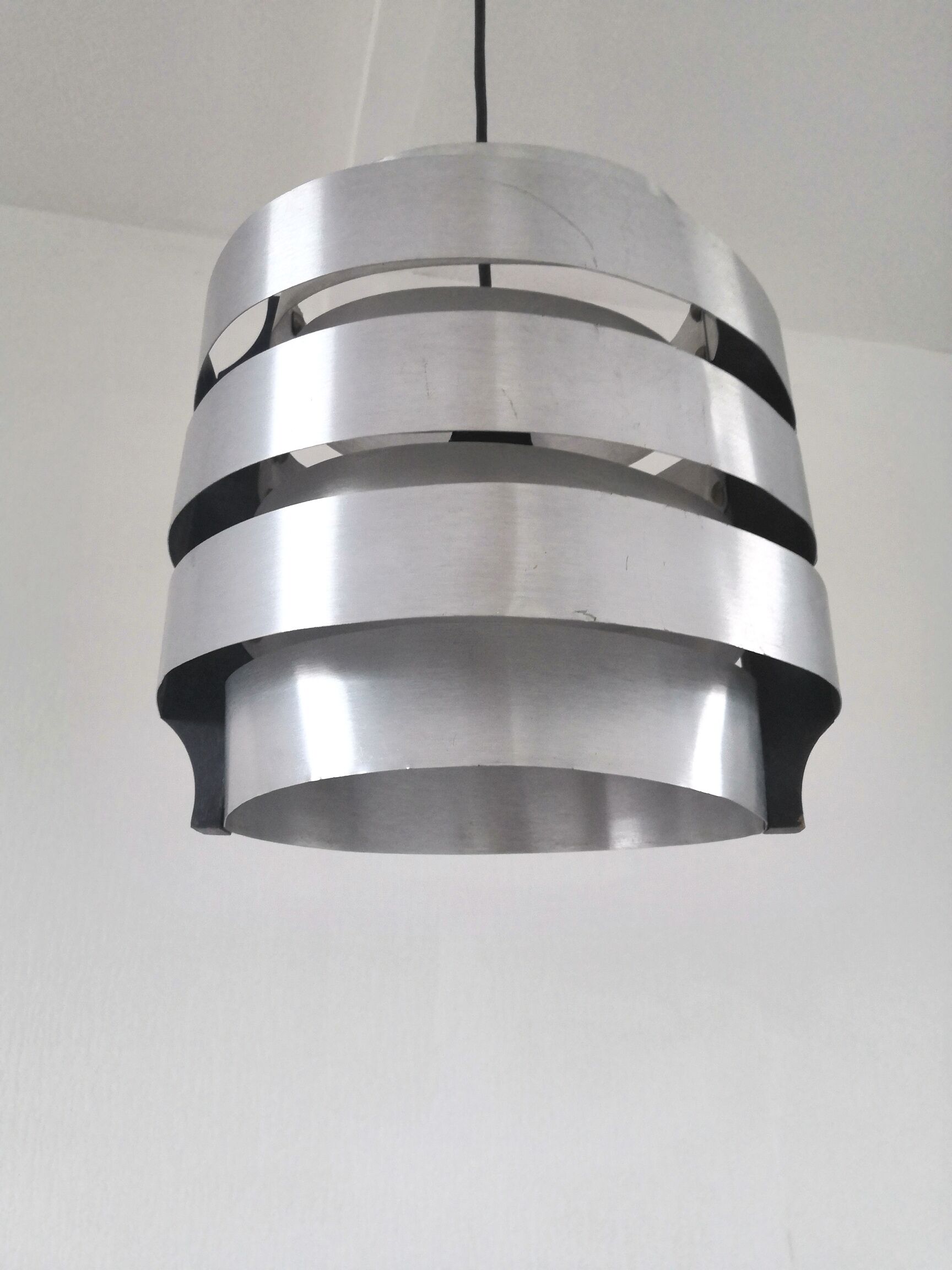 Suspension aluminum and wood design 70s