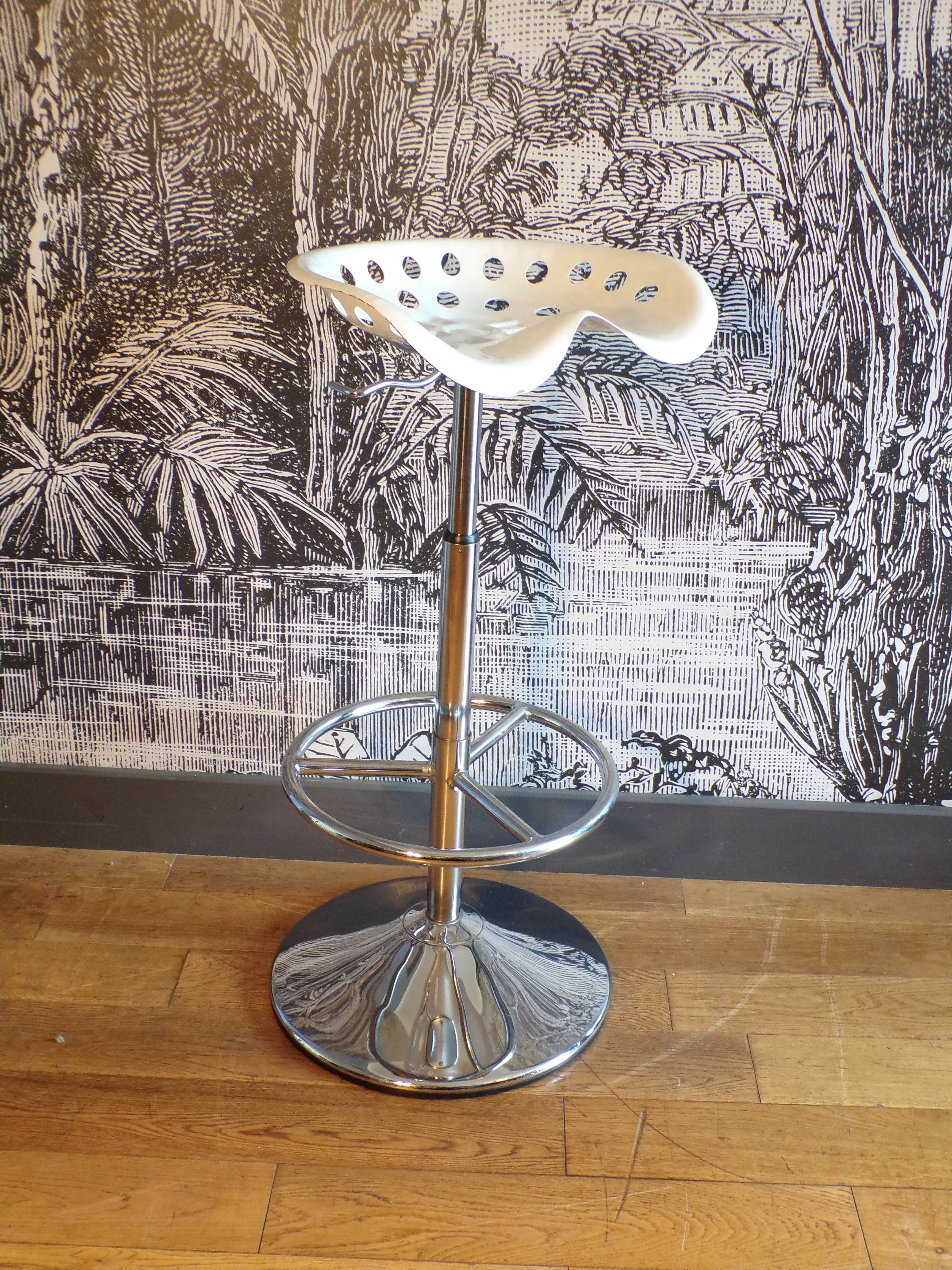 Mirima 1970 white stool
