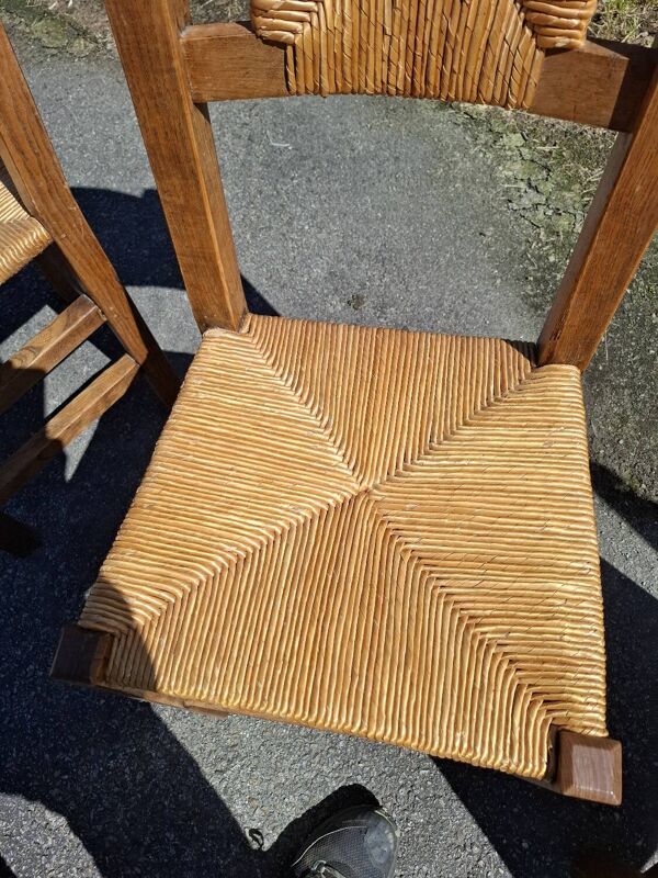 6 chaises brutalistes