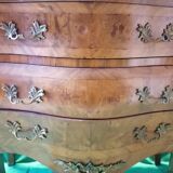 Petite commode tombeau, style Louis XV Régence - Loupe d'orme et marbre vert.
