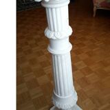 Saddle column in fluted white marble with floral motifs.