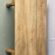 Table basse vintage en bois massif brut avec pieds sculptés