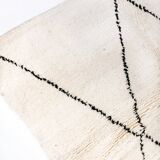 Beni Ouarain Moroccan Berber rug with black diamonds 2.53x1.59m