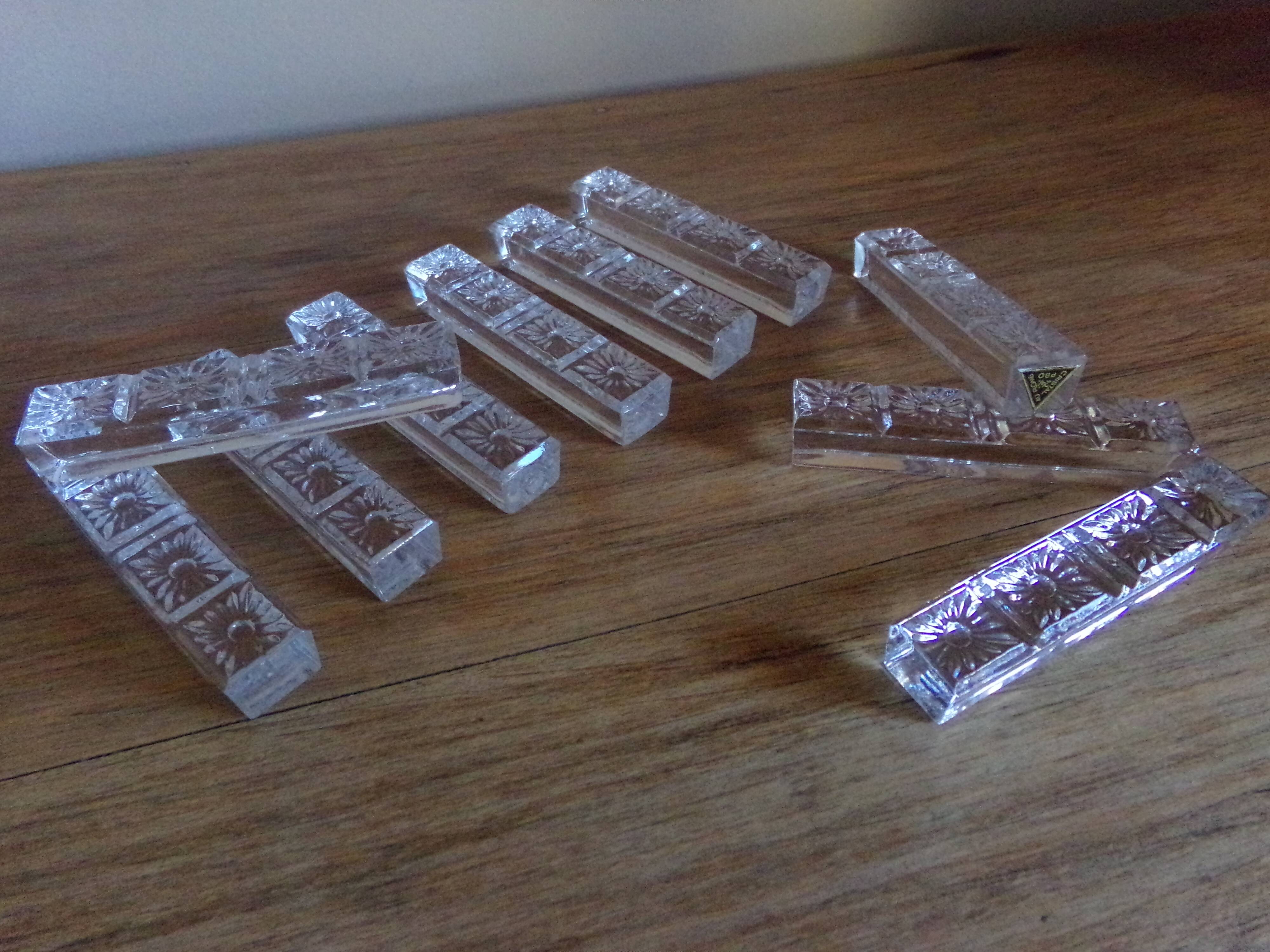 Knife holders made of chiseled crystal