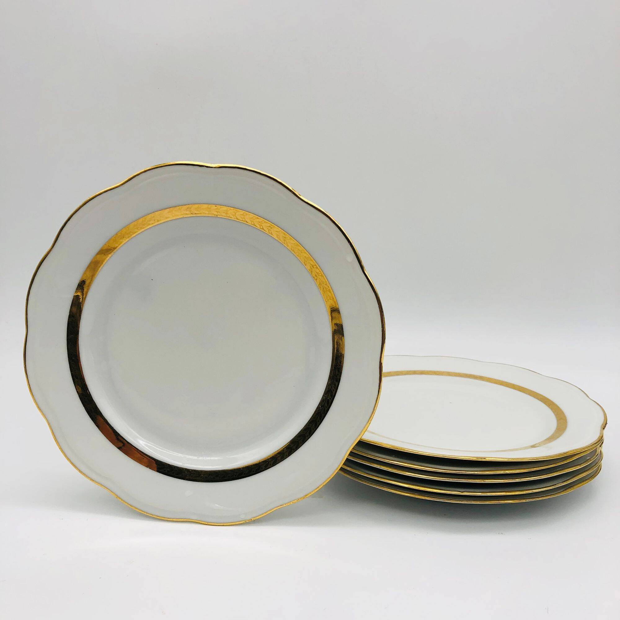 6 dessert plates. In S.F.P. Limoges porcelain.