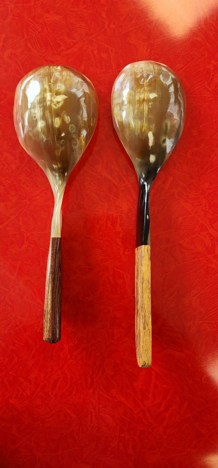 Salad server in buffalo horn and exotic wood